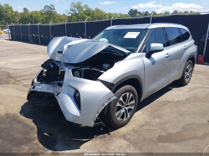 2021 Toyota Highlander VIN 5TDGZRAH2MS538098 IAAI salvage auction — FRONT END, Salvage Title, sold $8,900 on 2026-07-10 (photo 2)