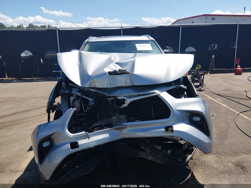2021 Toyota Highlander VIN 5TDGZRAH2MS538098 IAAI salvage auction — FRONT END, Salvage Title, sold $8,900 on 2026-07-10 (photo 6)
