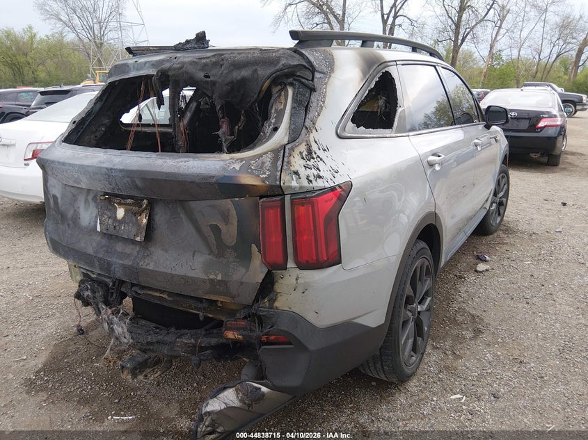 2022 Kia Sorento VIN 5XYRKDLF4NG105361 IAAI salvage auction — INTERIOR BURN, Salvage Title, sold $4,700 on 2026-07-22 (photo 4)