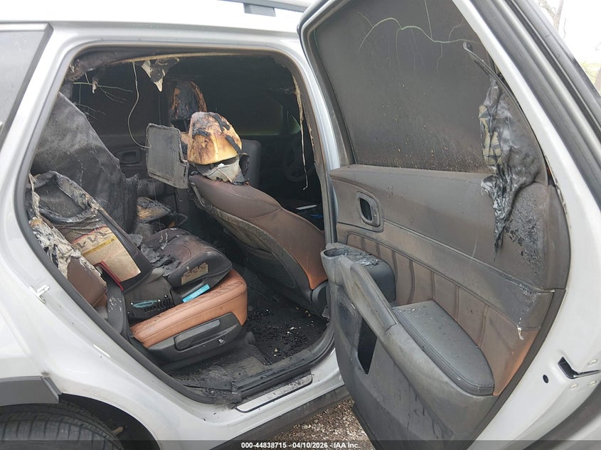 2022 Kia Sorento VIN 5XYRKDLF4NG105361 IAAI salvage auction — INTERIOR BURN, Salvage Title, sold $4,700 on 2026-07-22 (photo 8)