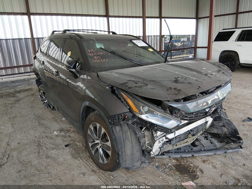 2021 Toyota Highlander VIN 5TDLZRAH4MS032822 IAAI salvage auction — BIO HAZARD, Salvage Title, sold $3,050 on 2026-07-14 (photo 1)