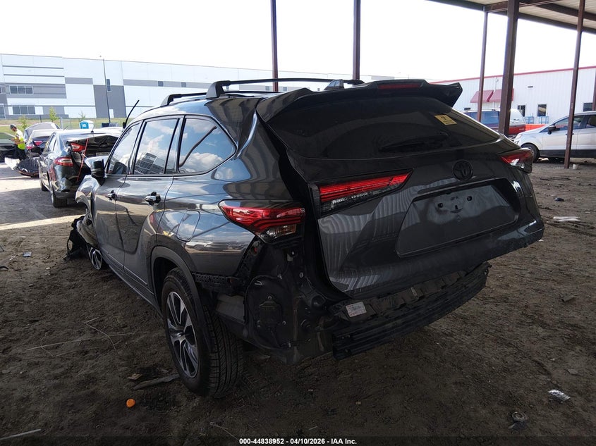 2021 Toyota Highlander VIN 5TDLZRAH4MS032822 IAAI salvage auction — BIO HAZARD, Salvage Title, sold $3,050 on 2026-07-14 (photo 3)