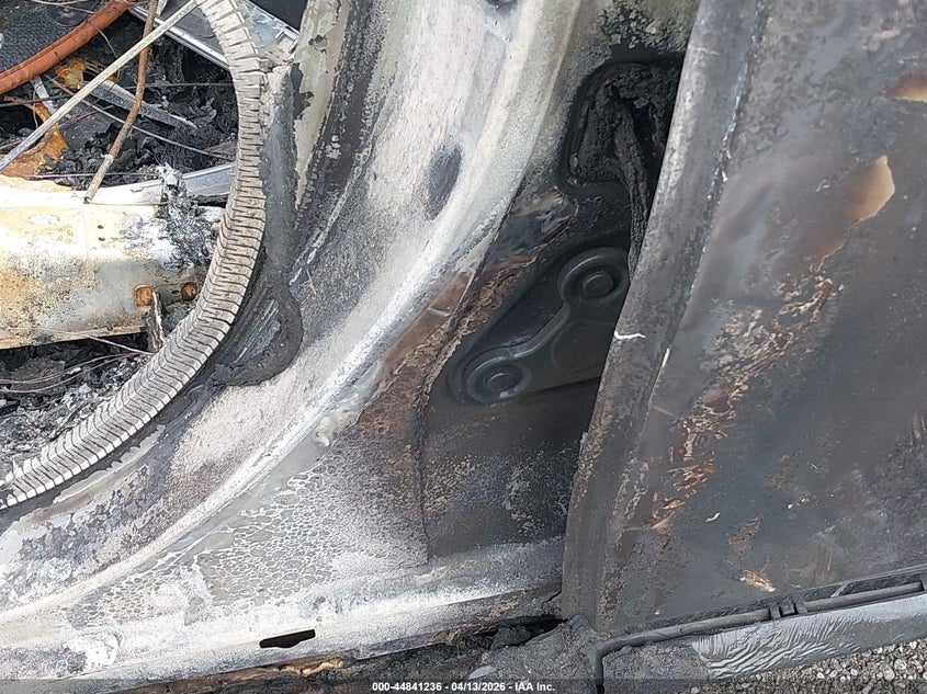 2015 Mercedes-benz S-klasse VIN WDDUG8CB7FA095867 IAAI salvage auction — INTERIOR BURN, Salvage - Greater Than 75% (Maryland), sold $1,100 on 2026-07-13 (photo 9)