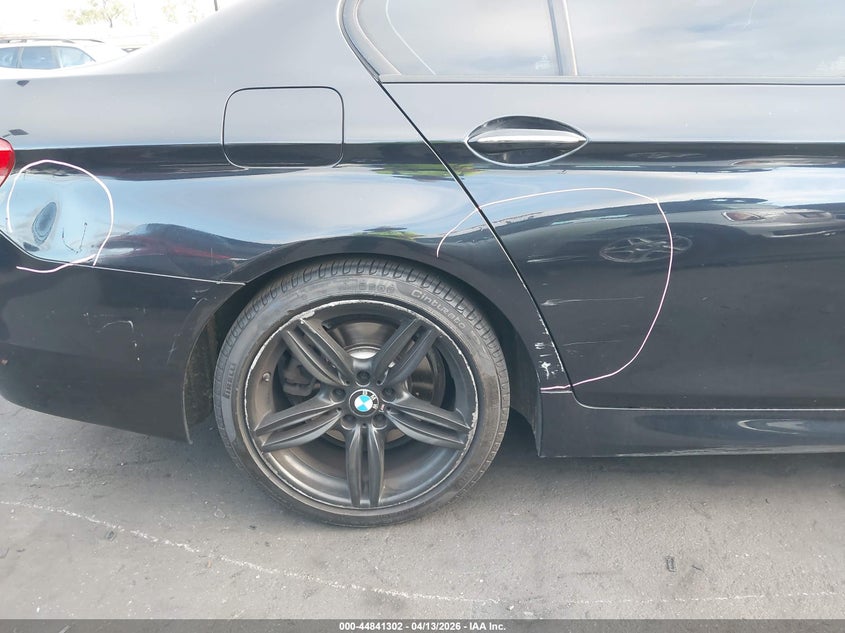 2015 BMW 5er VIN WBA5B1C54FD918202 IAAI salvage auction — RIGHT SIDE, Wait Title, sold $2,600 on 2026-10-05 (photo 6)