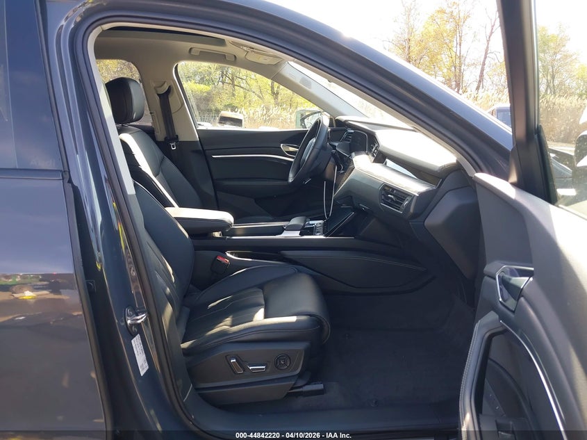 2024 Audi Q8 VIN WA16ABGE9RB007688 IAAI salvage auction — RIGHT REAR, Salvage Title, sold $27,550 on 2026-07-09 (photo 5)