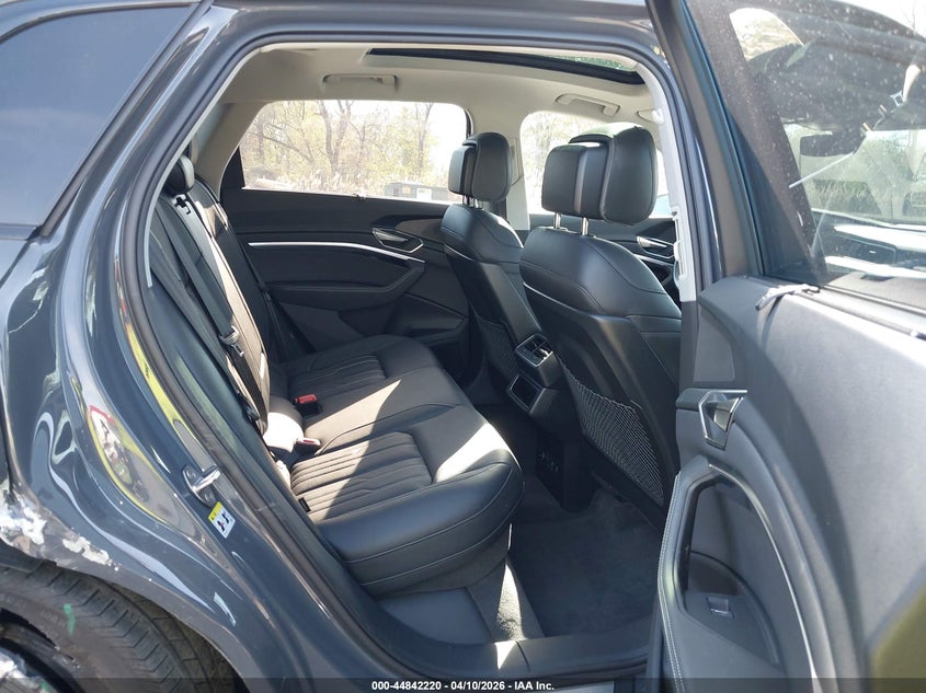 2024 Audi Q8 VIN WA16ABGE9RB007688 IAAI salvage auction — RIGHT REAR, Salvage Title, sold $27,550 on 2026-07-09 (photo 8)