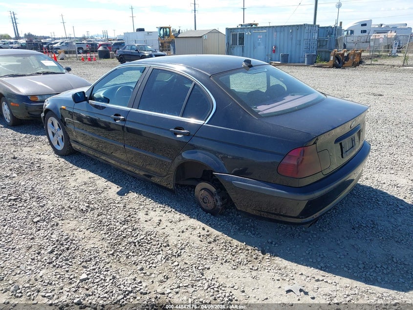 2004 BMW 3er VIN WBAEW53444PN35407 IAAI salvage auction — NORMAL WEAR, Peddle Clear Public-Restricted (Oregon), sold $200 on 2026-07-13 (photo 3)