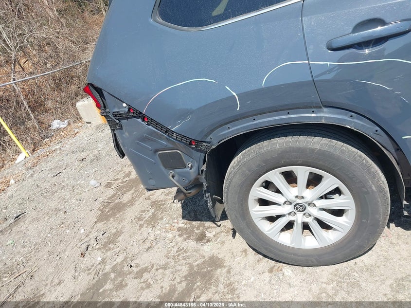 2024 Toyota Highlander VIN 5TDAAAB5XRS025045 IAAI salvage auction — ROOF, Salvage Title, sold $15,500 on 2026-07-21 (photo 6)