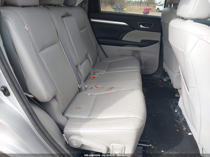 2015 Toyota Highlander VIN 5TDJKRFH8FS213042 IAAI salvage auction — FRONT END, Salvage Title, sold $3,100 on 2026-07-22 (photo 8)