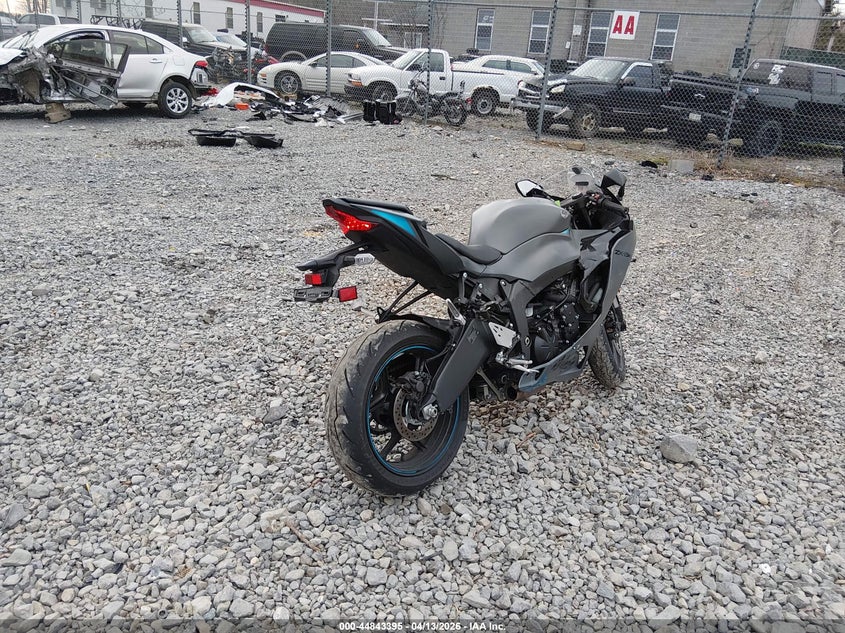 2025 Kawasaki Zx VIN JKBZXJK1XSA007149 IAAI salvage auction — RIGHT SIDE, Salvage (West Virginia), sold $5,150 on 2026-07-14 (photo 4)