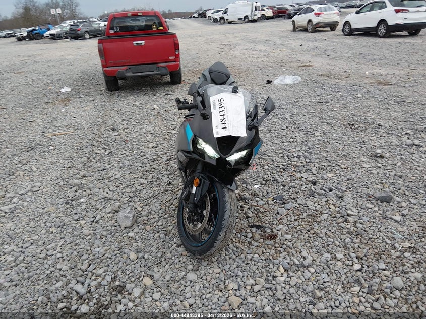 2025 Kawasaki Zx VIN JKBZXJK1XSA007149 IAAI salvage auction — RIGHT SIDE, Salvage (West Virginia), sold $5,150 on 2026-07-14 (photo 5)