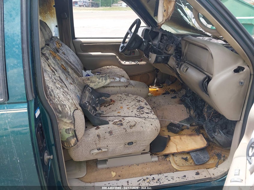 1997 Gmc SIERRA VIN 2GTEC19R4V1541018 IAAI salvage auction — ENGINE BURN, Junking Certificate (Mississippi), sold $275 on 2026-07-09 (photo 5)