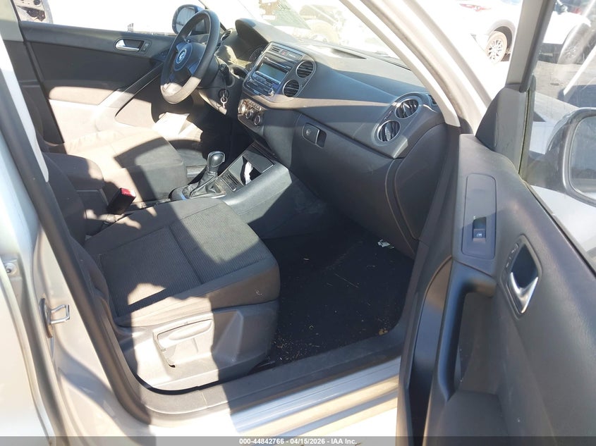 2012 Volkswagen Tiguan VIN WVGBV7AXXCW566999 IAAI salvage auction — FRONT END, Wait Title, sold $175 on 2026-07-29 (photo 5)