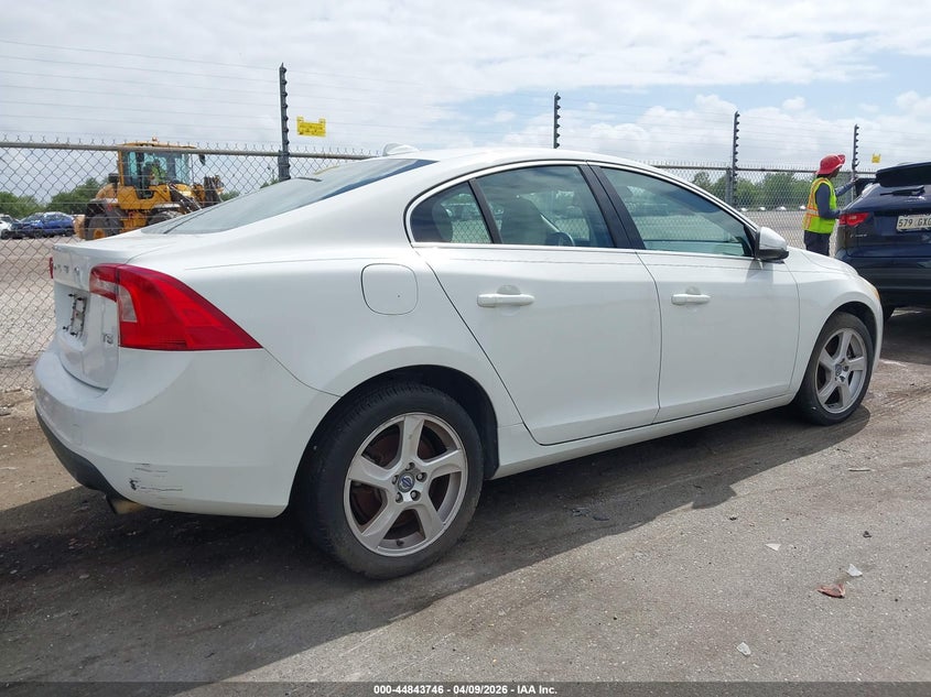2012 Volvo S60 VIN YV1622FS6C2036870 IAAI salvage auction — NORMAL WEAR, Salvage Title, sold $350 on 2026-08-03 (photo 4)