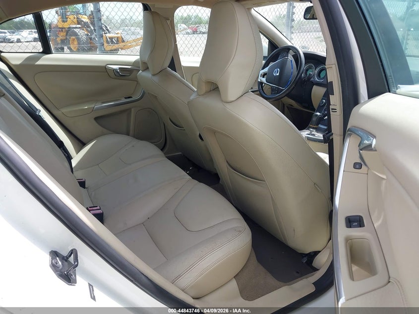 2012 Volvo S60 VIN YV1622FS6C2036870 IAAI salvage auction — NORMAL WEAR, Salvage Title, sold $350 on 2026-08-03 (photo 8)