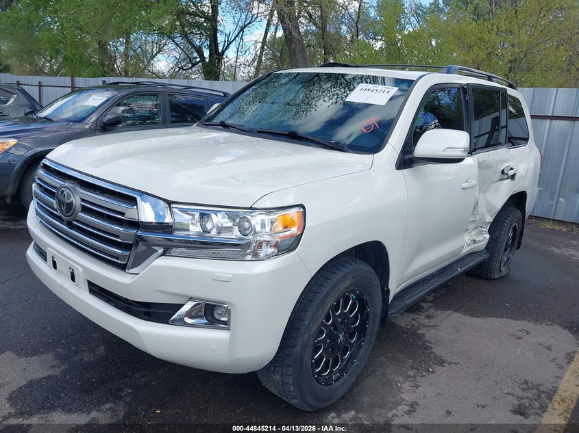 2016 Toyota Land cruiser VIN JTMCY7AJ0G4046601 IAAI salvage auction — SIDE, Wait Title, sold $32,250 on 2026-07-26 (photo 2)