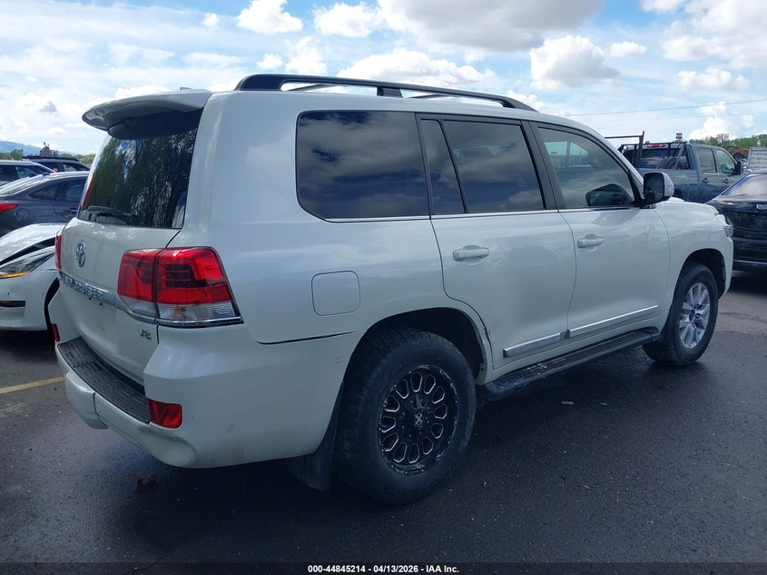2016 Toyota Land cruiser VIN JTMCY7AJ0G4046601 IAAI salvage auction — SIDE, Wait Title, sold $32,250 on 2026-07-26 (photo 4)
