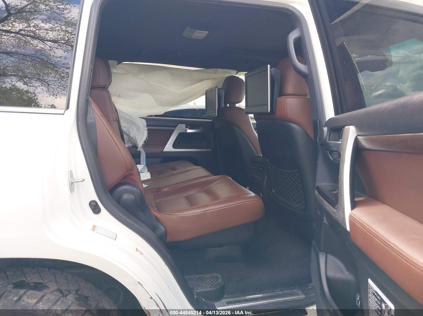 2016 Toyota Land cruiser VIN JTMCY7AJ0G4046601 IAAI salvage auction — SIDE, Wait Title, sold $32,250 on 2026-07-26 (photo 8)