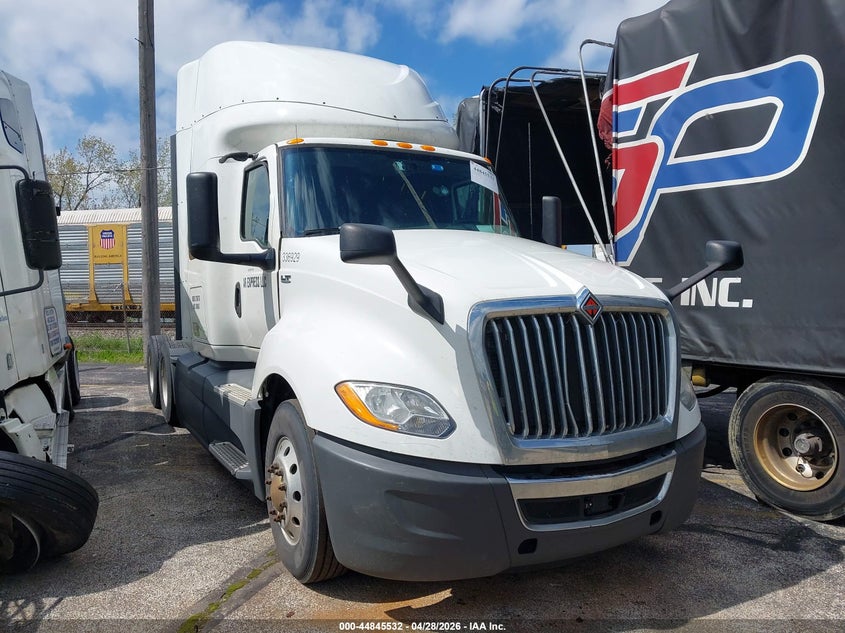 2019 International VIN 3HSDZAPR0KN530634 — IAAI salvage auction photo