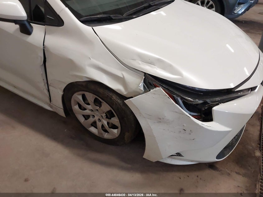 2021 Toyota Corolla VIN JTDEPMAEXMJ180252 IAAI salvage auction — RIGHT FRONT, Salvage Title, sold $3,600 on 2026-07-29 (photo 6)