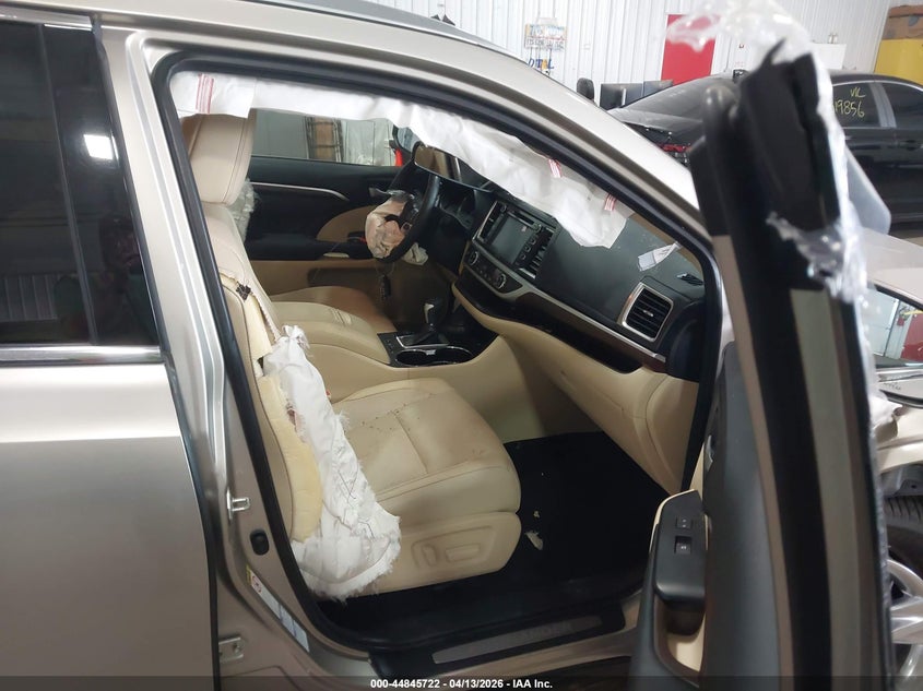 2015 Toyota Highlander VIN 5TDDCRFH1FS008835 IAAI salvage auction — FRONT END, Salvage (Minnesota), sold $5,000 on 2026-07-05 (photo 5)