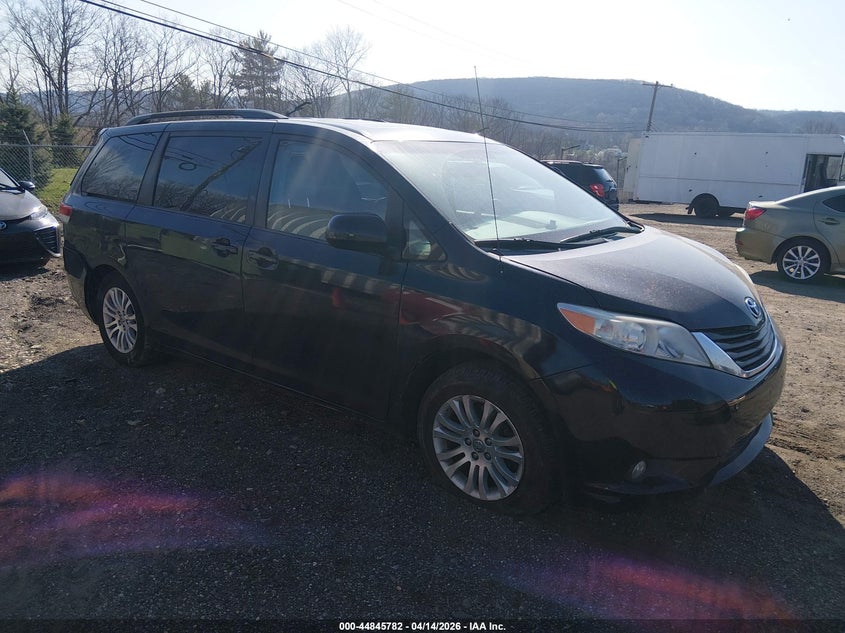 2013 Toyota Sienna VIN 5TDYK3DC5DS359575 IAAI salvage auction — REAR END, Salvage (New Jersey), sold $3,100 on 2026-07-09 (photo 1)
