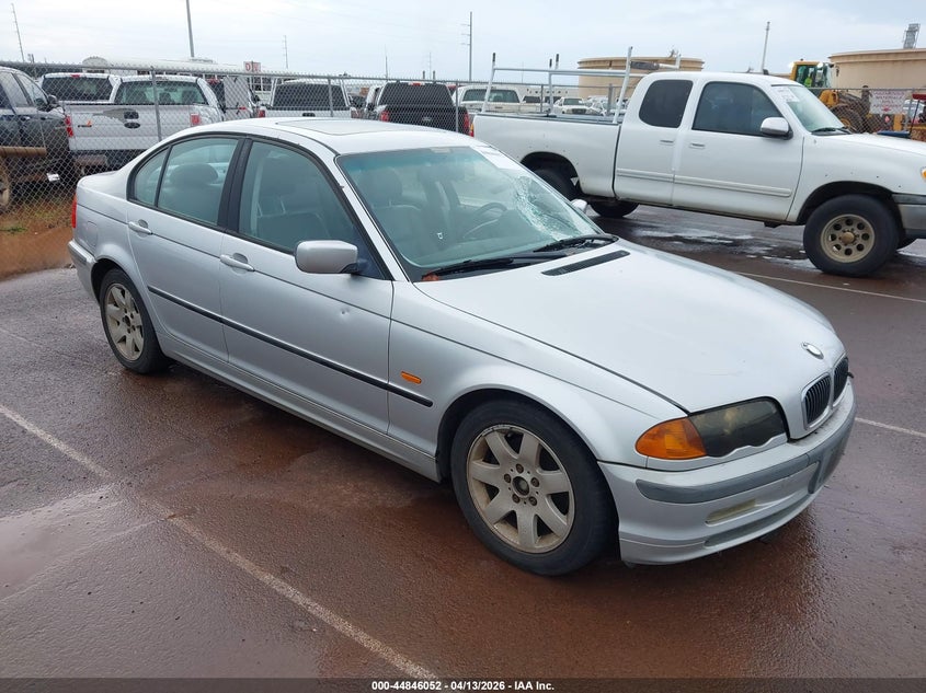2001 BMW 3er VIN WBAAV33401FU89792 IAAI salvage auction — SIDE, Clear (Hawaii), sold $125 on 2026-08-18 (photo 1)