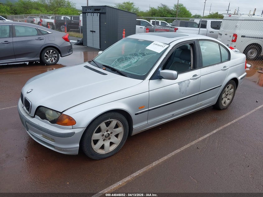 2001 BMW 3er VIN WBAAV33401FU89792 IAAI salvage auction — SIDE, Clear (Hawaii), sold $125 on 2026-08-18 (photo 2)