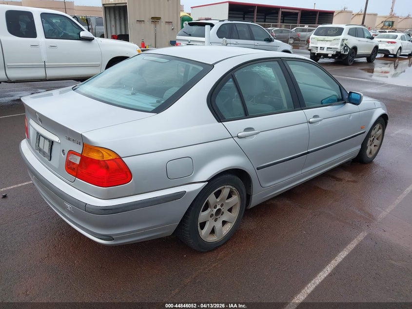 2001 BMW 3er VIN WBAAV33401FU89792 IAAI salvage auction — SIDE, Clear (Hawaii), sold $125 on 2026-08-18 (photo 4)