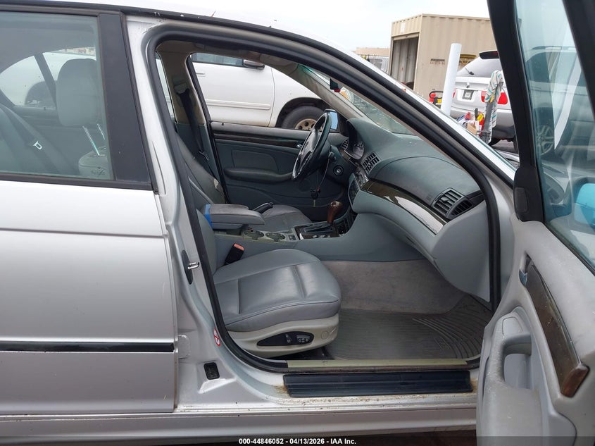 2001 BMW 3er VIN WBAAV33401FU89792 IAAI salvage auction — SIDE, Clear (Hawaii), sold $125 on 2026-08-18 (photo 5)