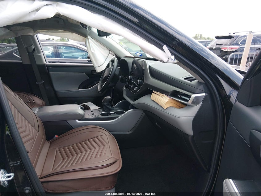 2023 Toyota Highlander VIN 5TDKDRAH1PS018388 IAAI salvage auction — LEFT SIDE, Salvage (Texas), sold $9,900 on 2026-07-22 (photo 5)