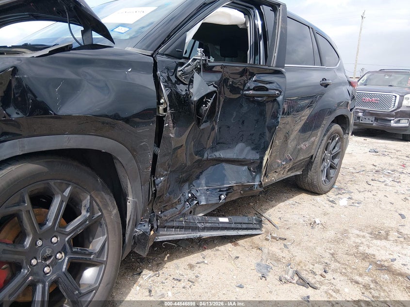2023 Toyota Highlander VIN 5TDKDRAH1PS018388 IAAI salvage auction — LEFT SIDE, Salvage (Texas), sold $9,900 on 2026-07-22 (photo 6)