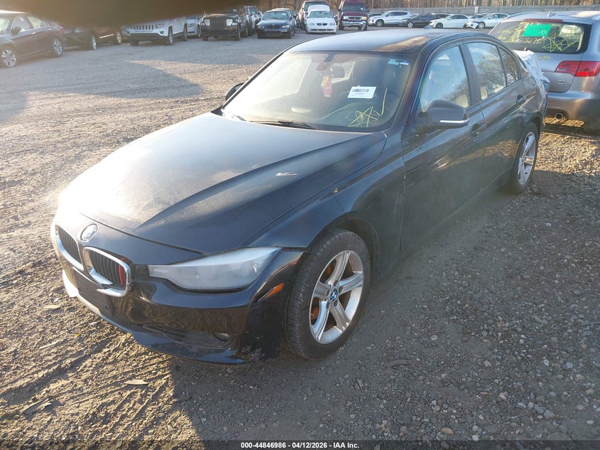 2015 BMW 3er VIN WBA3A5C54FF609481 IAAI salvage auction — FRONT & REAR, Wait Title, sold $425 on 2026-07-07 (photo 2)