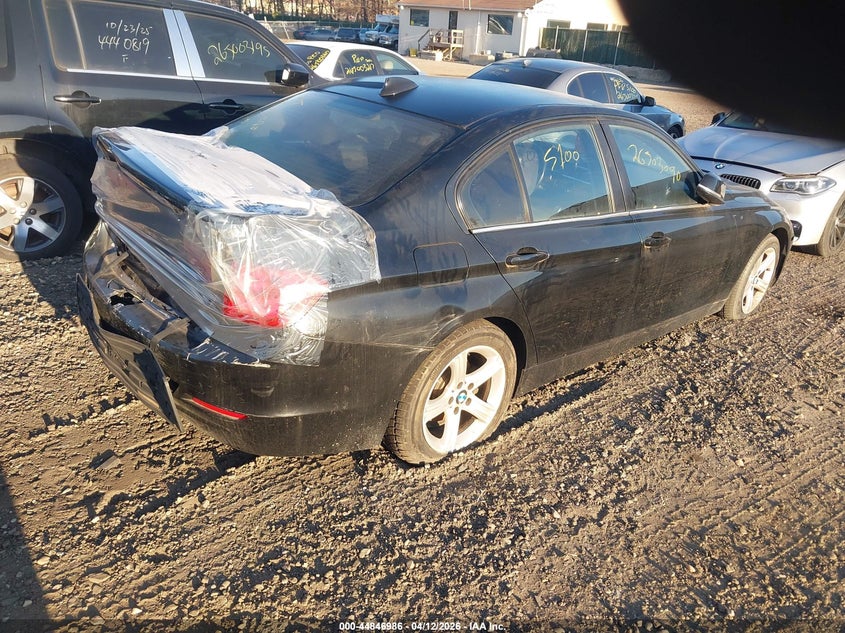 2015 BMW 3er VIN WBA3A5C54FF609481 IAAI salvage auction — FRONT & REAR, Wait Title, sold $425 on 2026-07-07 (photo 4)
