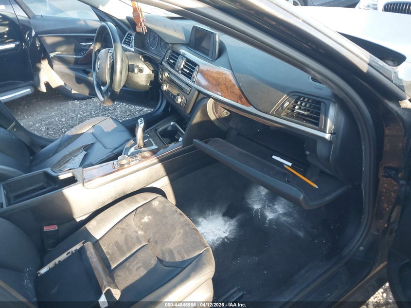 2015 BMW 3er VIN WBA3A5C54FF609481 IAAI salvage auction — FRONT & REAR, Wait Title, sold $425 on 2026-07-07 (photo 5)