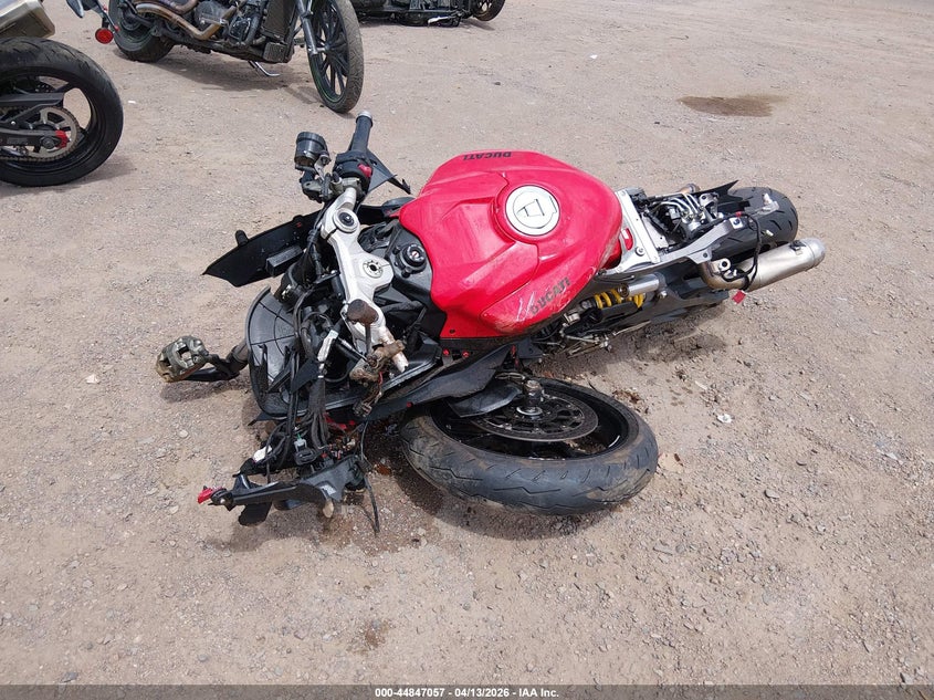 2025 Ducati Panigale VIN ZDMHAU8T1SB000977 IAAI salvage auction — ALL OVER, Salvage Title, sold $25 on 2026-07-29 (photo 2)