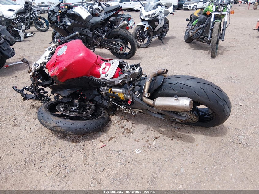 2025 Ducati Panigale VIN ZDMHAU8T1SB000977 IAAI salvage auction — ALL OVER, Salvage Title, sold $25 on 2026-07-29 (photo 3)