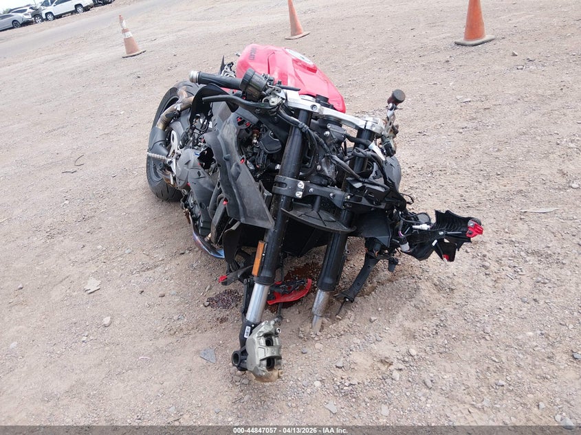 2025 Ducati Panigale VIN ZDMHAU8T1SB000977 IAAI salvage auction — ALL OVER, Salvage Title, sold $25 on 2026-07-29 (photo 5)