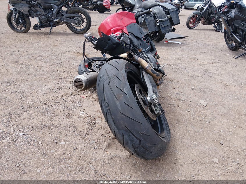 2025 Ducati Panigale VIN ZDMHAU8T1SB000977 IAAI salvage auction — ALL OVER, Salvage Title, sold $25 on 2026-07-29 (photo 6)