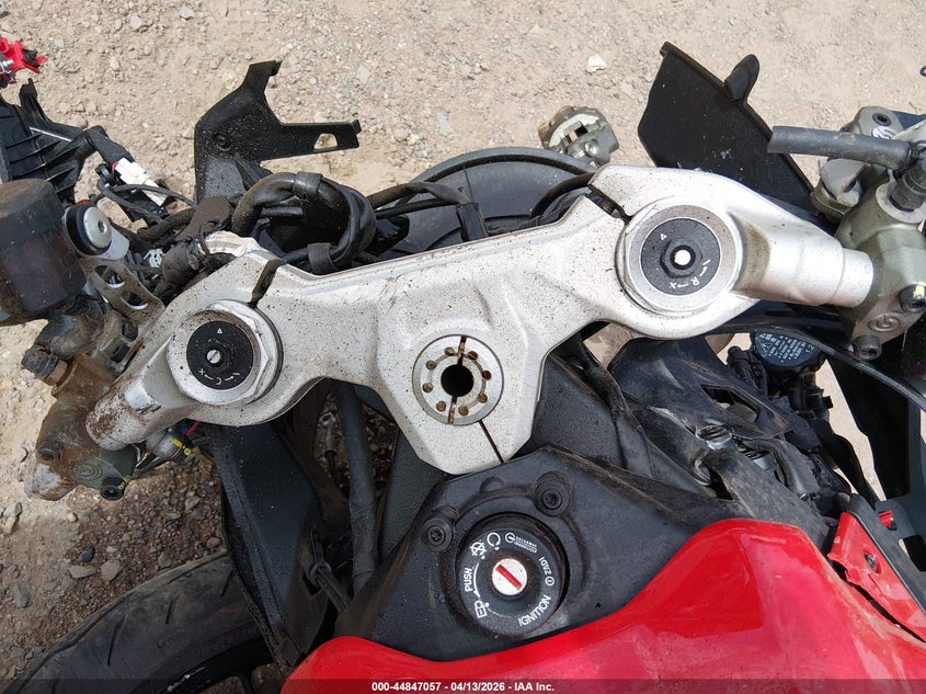 2025 Ducati Panigale VIN ZDMHAU8T1SB000977 IAAI salvage auction — ALL OVER, Salvage Title, sold $25 on 2026-07-29 (photo 7)