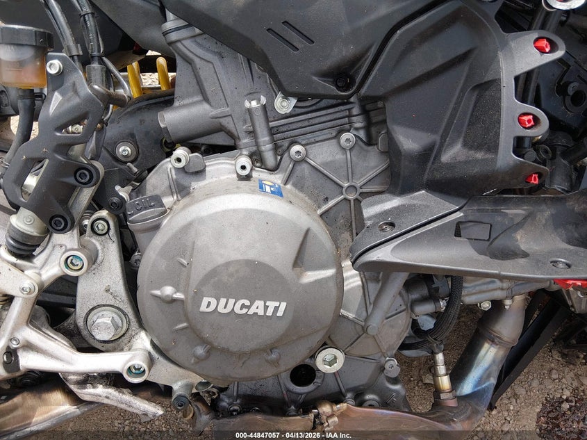 2025 Ducati Panigale VIN ZDMHAU8T1SB000977 IAAI salvage auction — ALL OVER, Salvage Title, sold $25 on 2026-07-29 (photo 8)