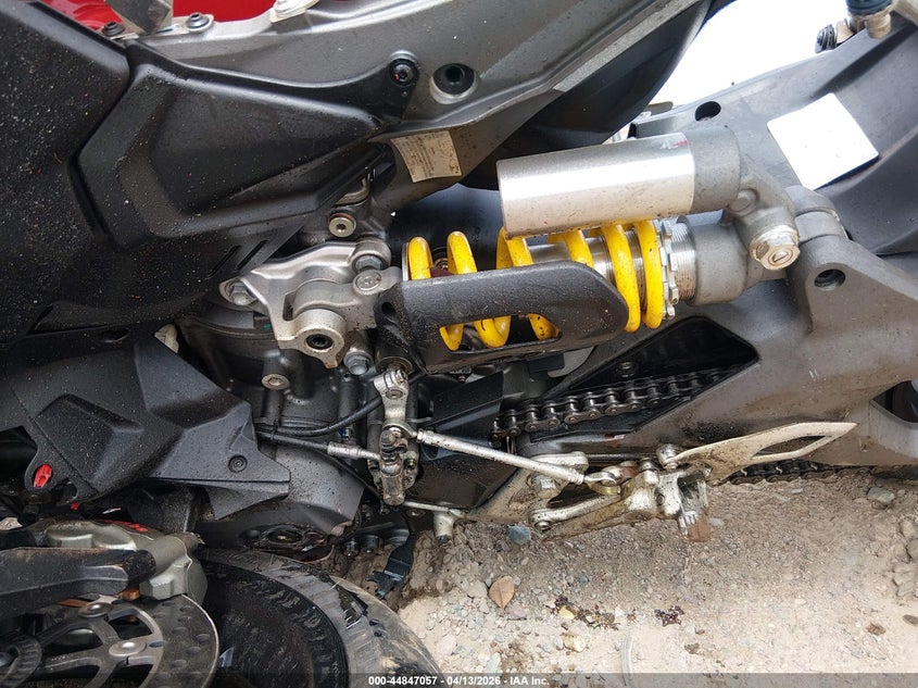 2025 Ducati Panigale VIN ZDMHAU8T1SB000977 IAAI salvage auction — ALL OVER, Salvage Title, sold $25 on 2026-07-29 (photo 9)