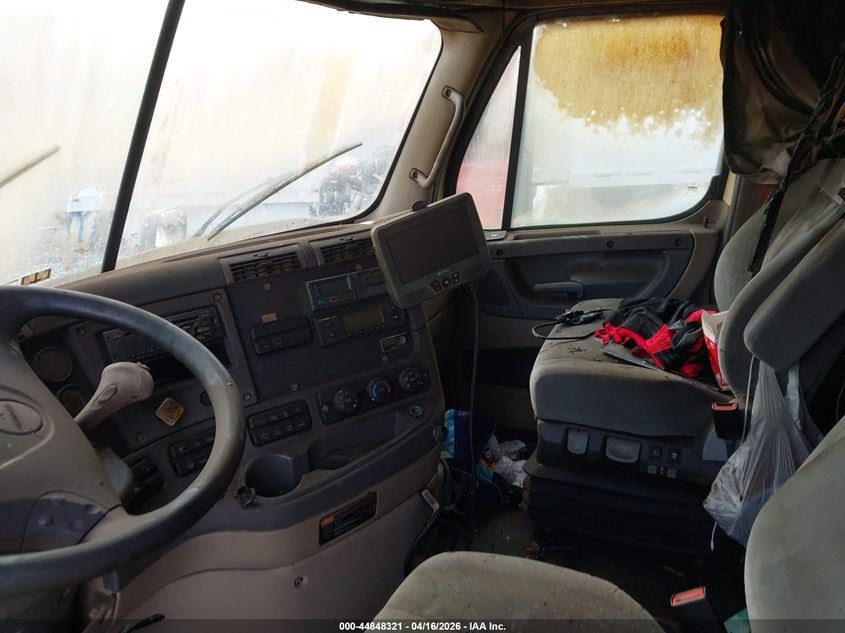 2016 Freightliner Cascadia 113 VIN 3ALAGGDV5GSGW9397 IAAI salvage auction — BURN, Non-Repairable (Tennessee), sold $2,250 on 2026-07-08 (photo 5)