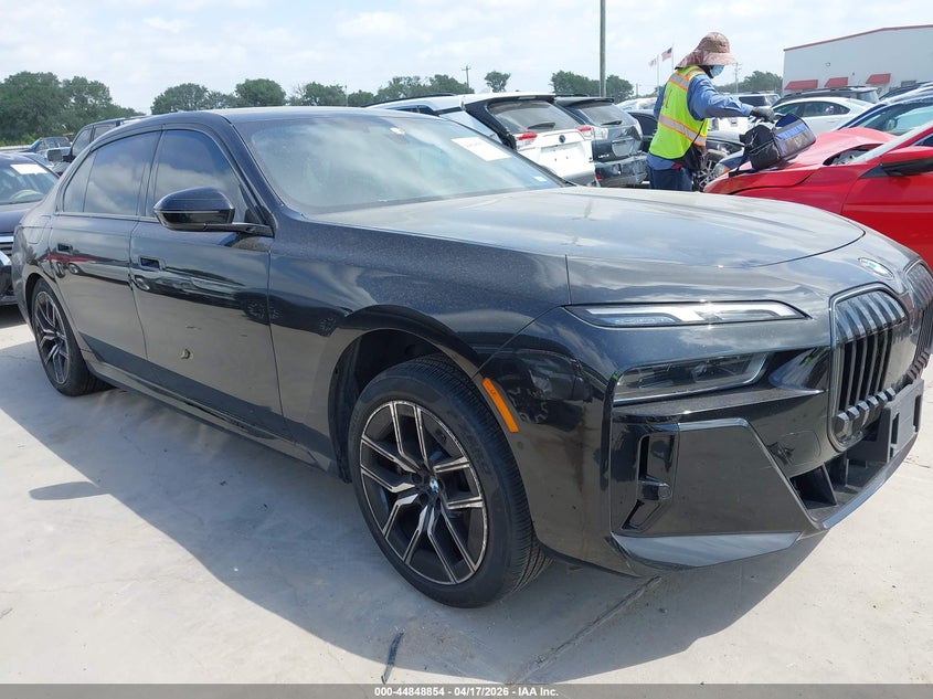 2025 BMW 7er VIN WBA33EJ09SCT56462 IAAI salvage auction — LEFT REAR, Salvage Title, sold $47,200 on 2026-07-13 (photo 1)