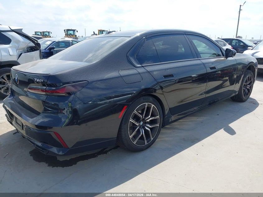 2025 BMW 7er VIN WBA33EJ09SCT56462 IAAI salvage auction — LEFT REAR, Salvage Title, sold $47,200 on 2026-07-13 (photo 4)