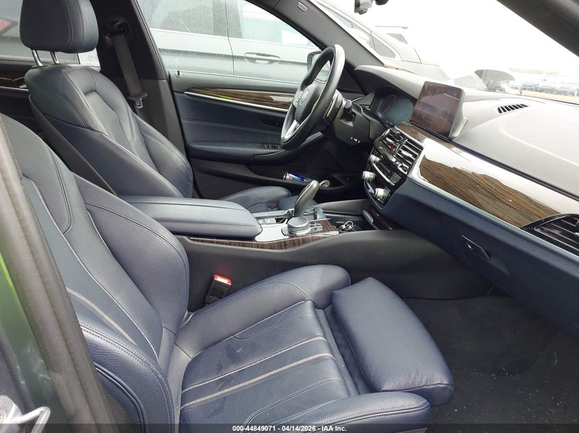 2019 BMW 5er VIN WBAJE7C50KWW23606 IAAI salvage auction — LEFT SIDE, Clear (Michigan), sold $10,975 on 2026-07-09 (photo 5)