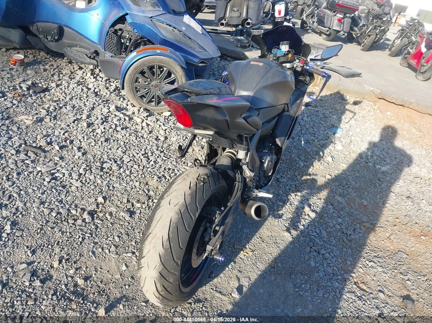 2024 Yamaha Yzf VIN JYARM38E5RA012256 IAAI salvage auction — SIDE, Wait Title, sold $525 on 2026-09-07 (photo 4)