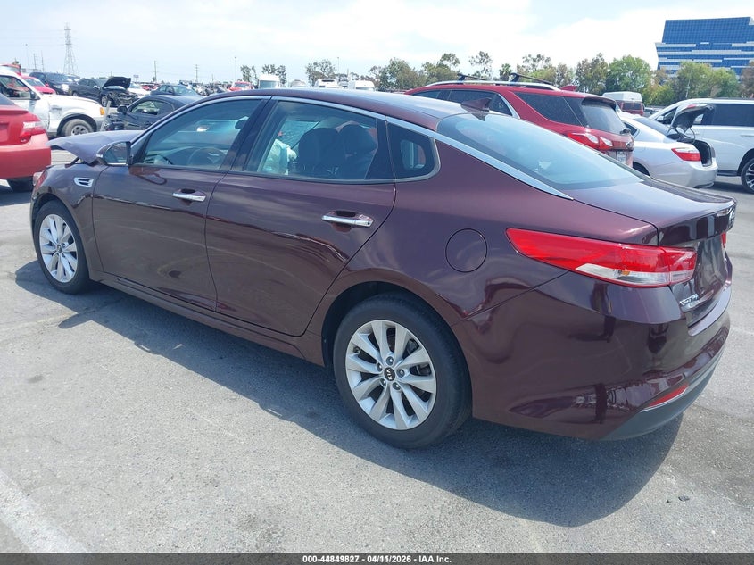 2018 Kia Optima VIN 5XXGU4L39JG242446 IAAI salvage auction — RIGHT FRONT, Salvage Title, sold $600 on 2026-07-16 (photo 3)