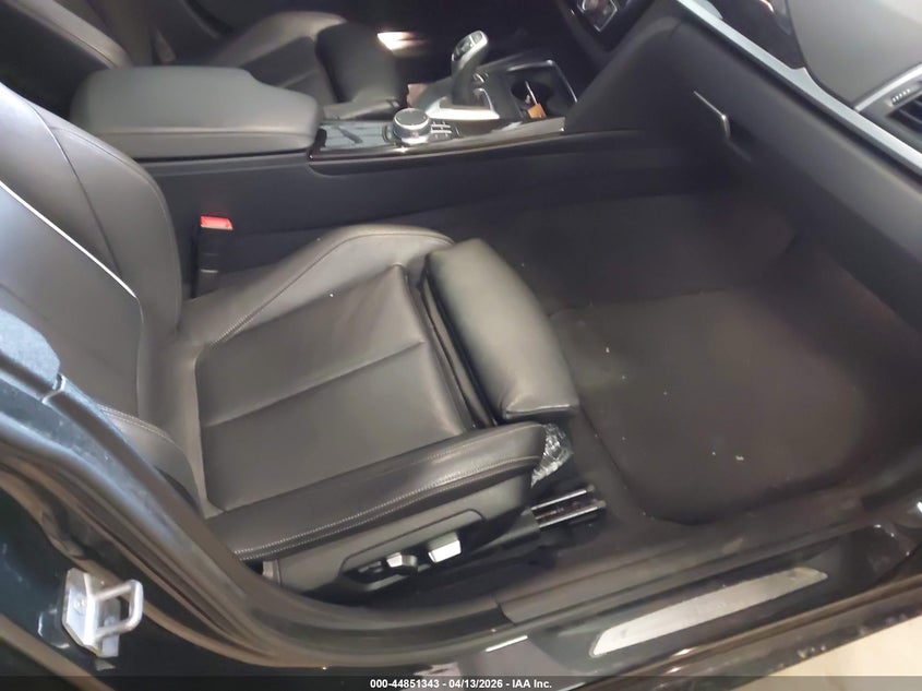2018 BMW 3er VIN WBA8Z9C54JB219969 IAAI salvage auction — RIGHT SIDE, Salvage Title, sold $4,050 on 2026-07-29 (photo 5)