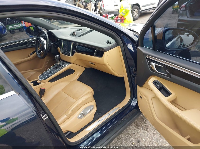 2017 Porsche Macan VIN WP1AB2A52HLB20962 IAAI salvage auction — FRONT END, Salvage Title, sold $8,300 on 2026-07-06 (photo 5)
